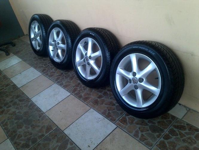 Toyota Runx wheels - Private Seller Toyota Runx wheels - Private Seller