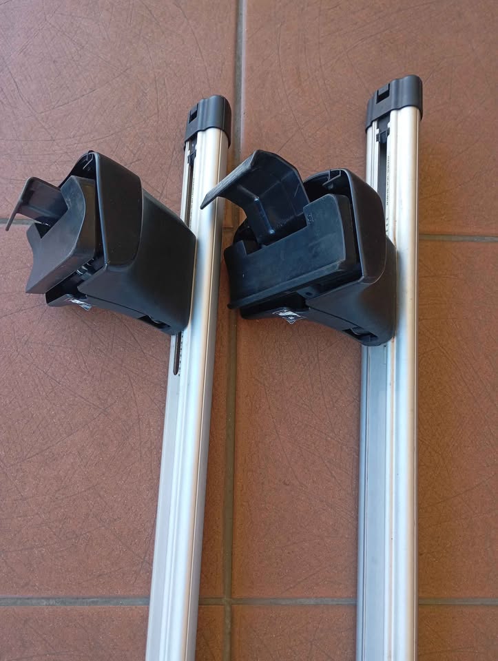 Thule AC9-10359 roof rack, With Keys at Cash Converters Blairgowrie Plaza Randburg - Private Seller