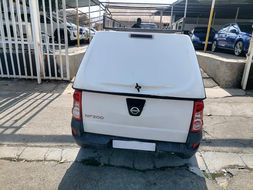 2020 Nissan Np200 1.6i Bakkie with a Canopy Full service history