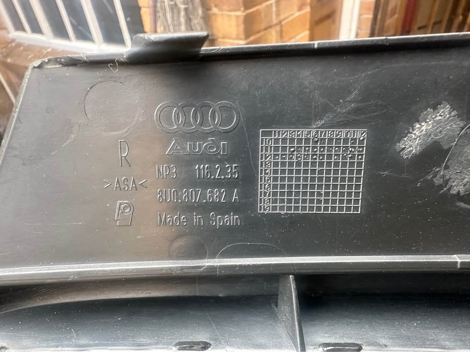 Audi q3 Right side fog light cover - Private Seller