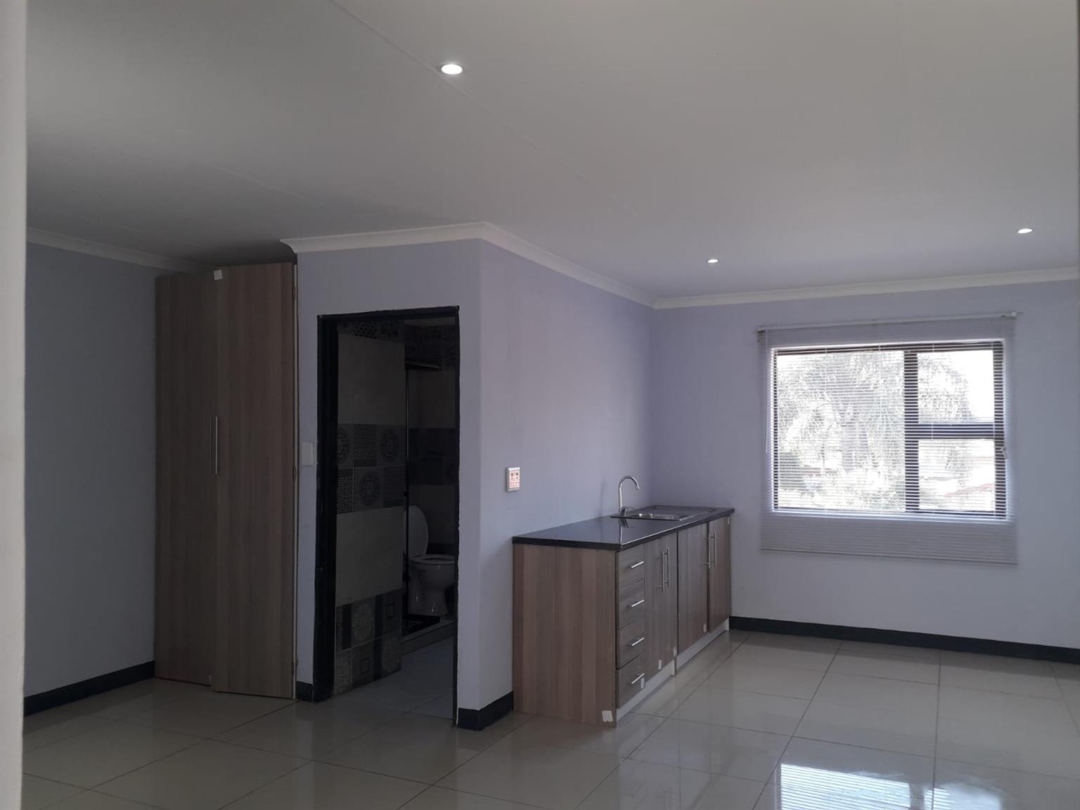 Open plan apartment in Silverton, Pretoria east Junk Mail