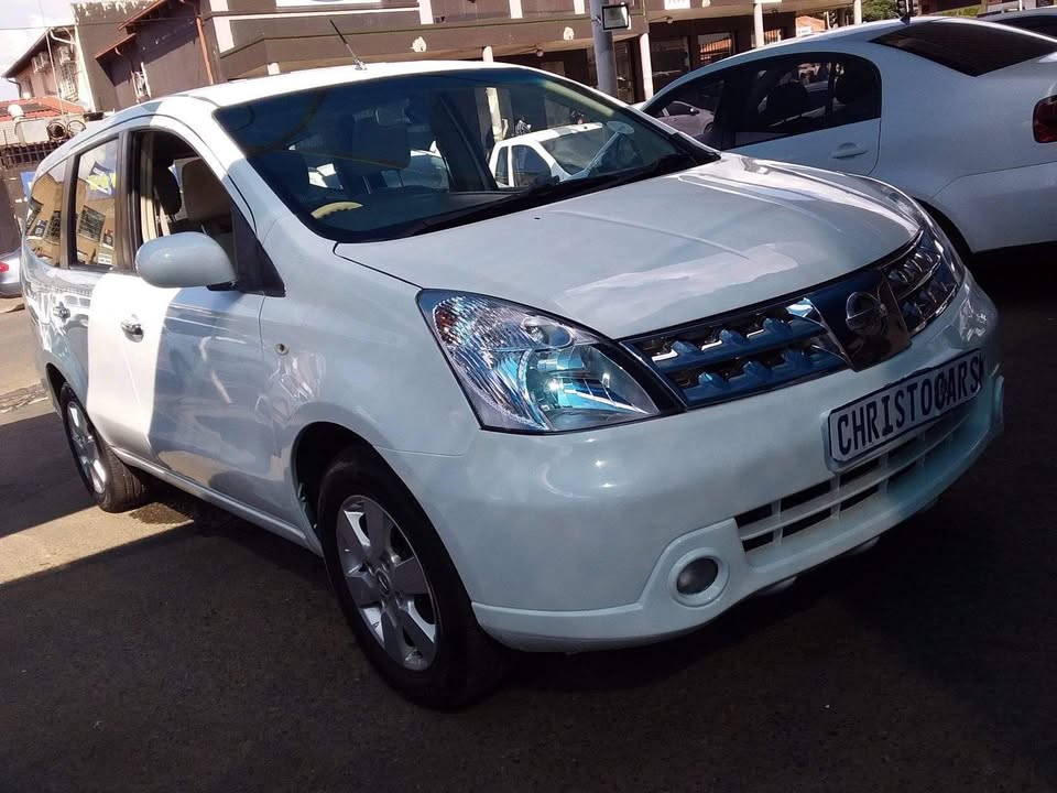 2013 Nissan Grand Livina 7-seater manual 2013