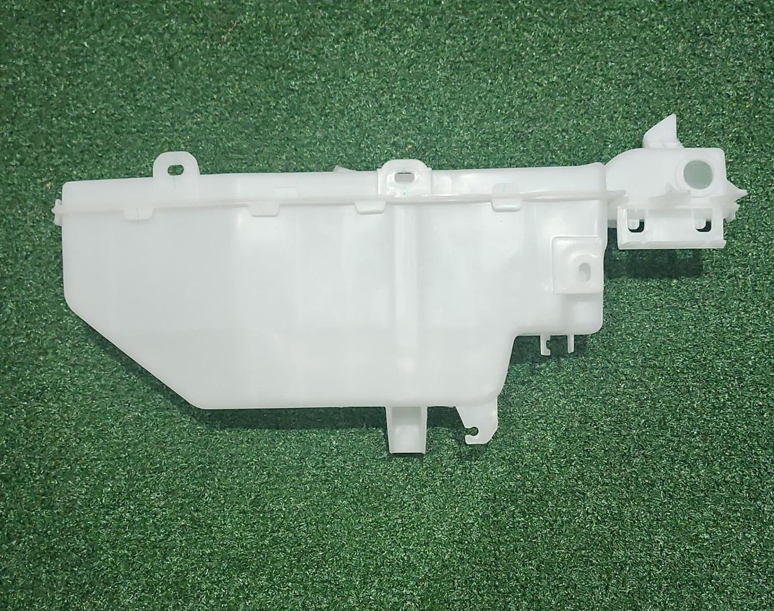 WINDSCREEN WASHER BOTTLE FOR  NEW SUZUKI CELERIO - Private Seller