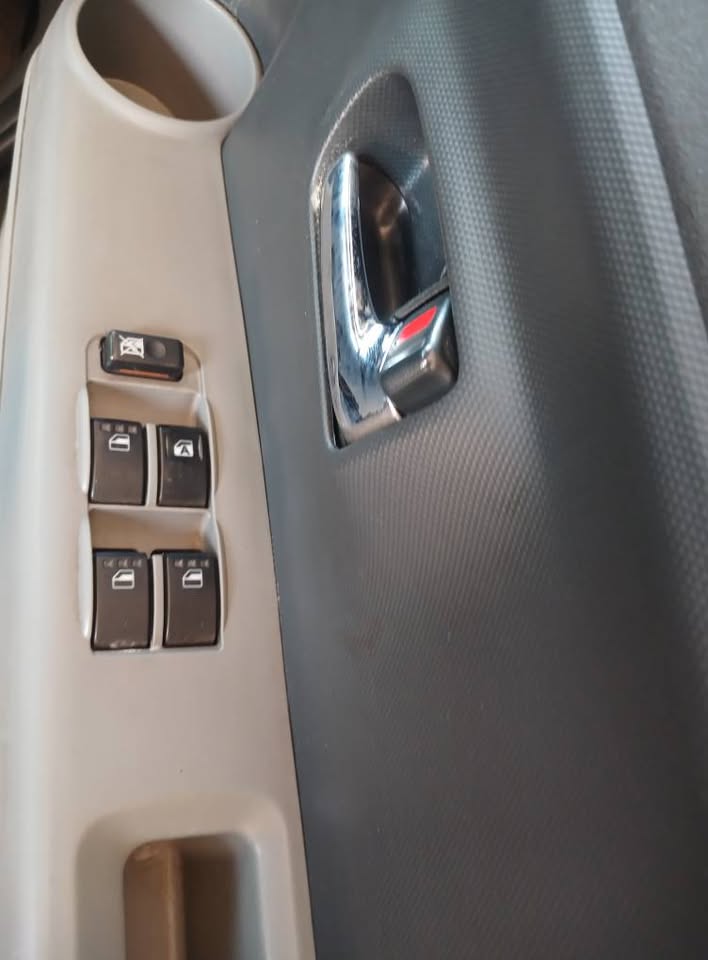 2010 model Daihatsu Sirion sport hatchback Manuel Transmission petrol 1.3 engine capacity