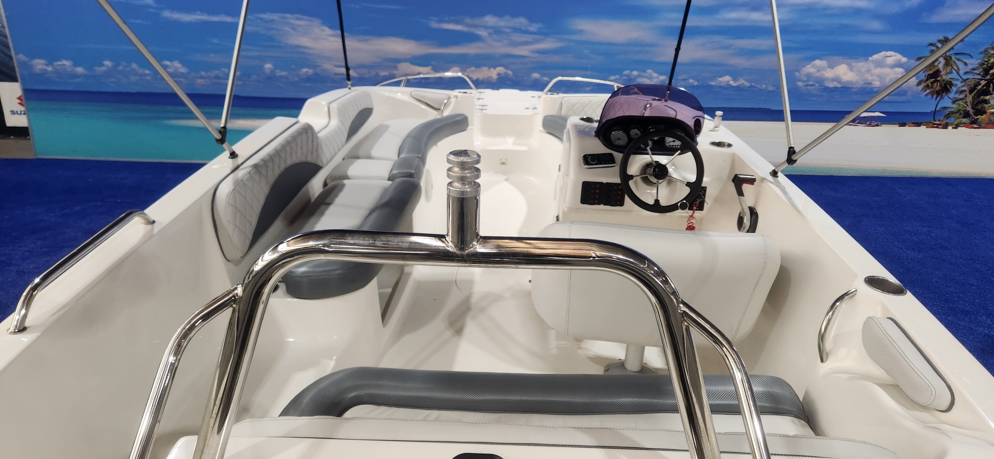PAZZAZ 20 FT ON TRAILER 200 HP SUZUKI 4 STROKE 2015 MODEL