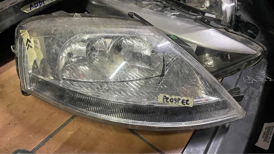 Citroen C3 headlight 2002/09 - Private Seller Citroen C3 headlight 2002/09 - Private Seller