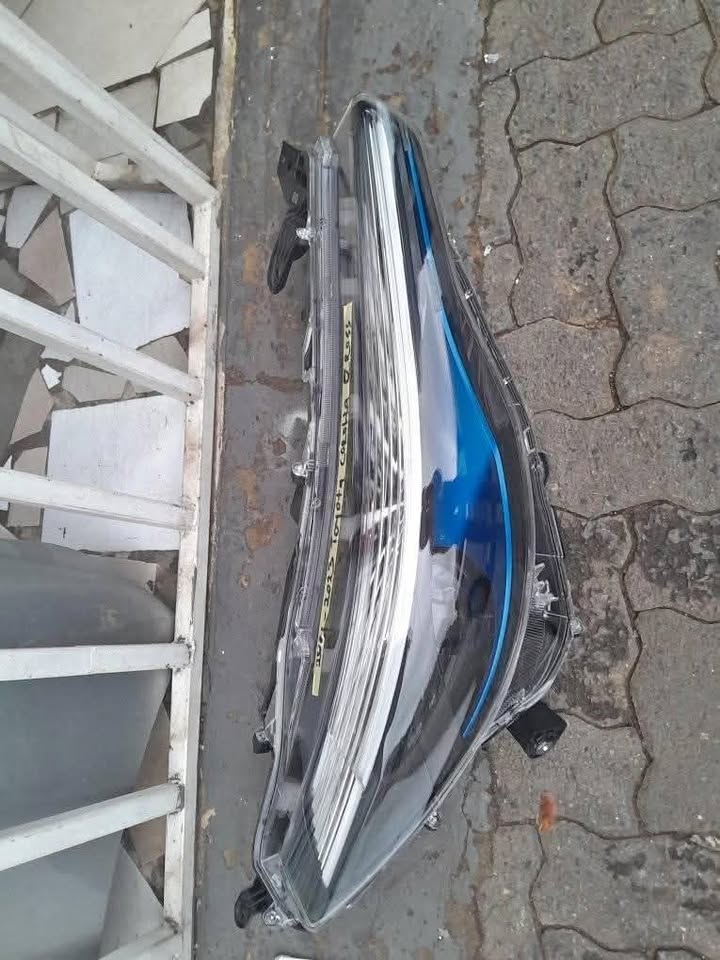 2021-2023 TOYOTA COROLLA CROSS RIGHT SIDE HEADLIGHT FOR SALE