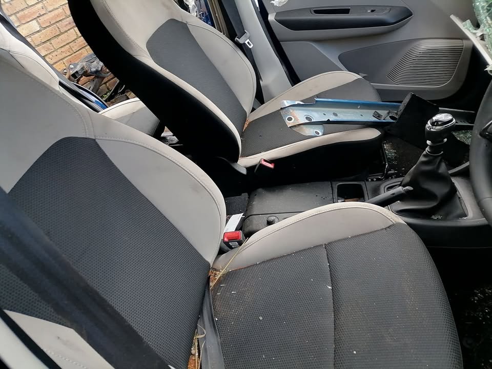 RENAULT TRIBER STROPPING FOR SPARES - Private Seller RENAULT TRIBER STROPPING FOR SPARES - Private Seller