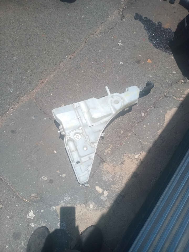 Bmw G01 wiper water bottle - Private Seller Bmw G01 wiper water bottle - Private Seller