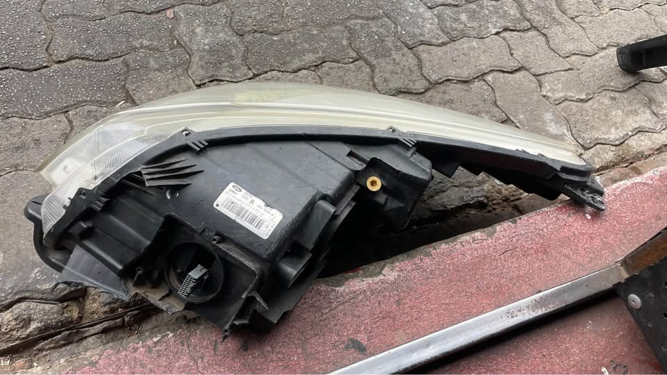 Ford Kuga headlight - Private Seller Ford Kuga headlight - Private Seller