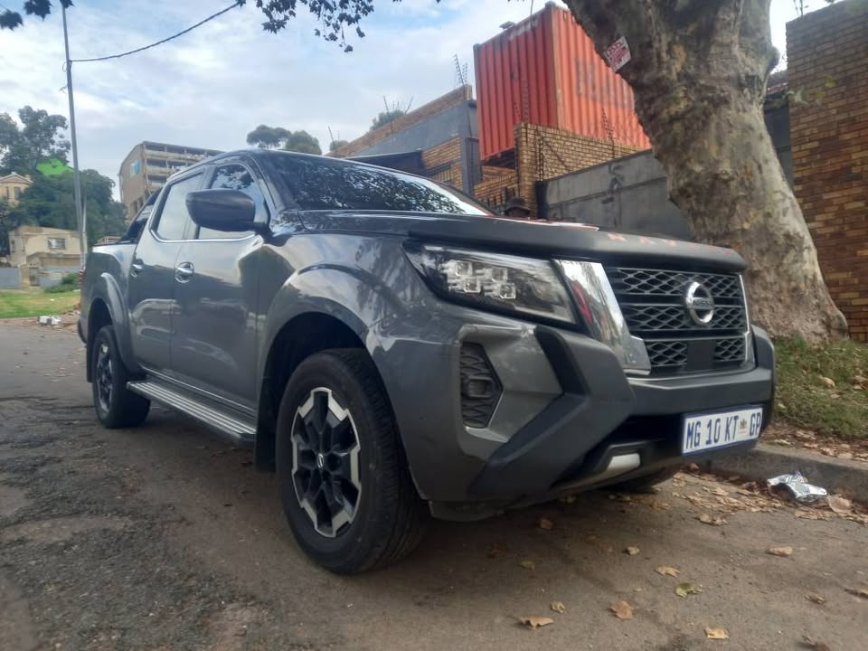 2024 Nissan Navara 2.5 4x2 Double cab, Automatic, Grey, Leather seats, Service book