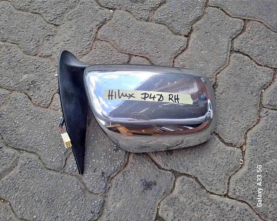 Toyota Hilux D4D side mirror - Private Seller Toyota Hilux D4D side mirror - Private Seller