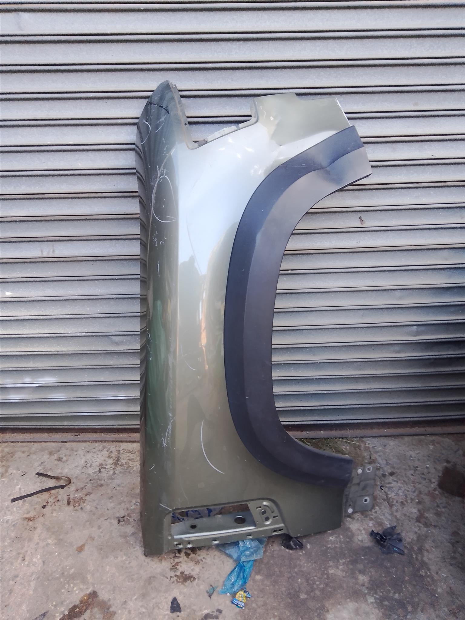 Land Rover Defender Fenders. Right and left - Private Seller Land Rover Defender Fenders. Right and left - Private Seller