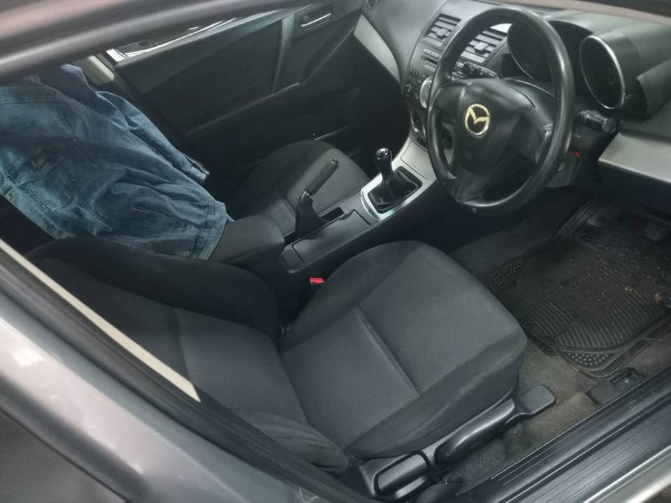 2012 Mazda 3 1.6 Dynamique  Petrol,Manual Grey 91000km