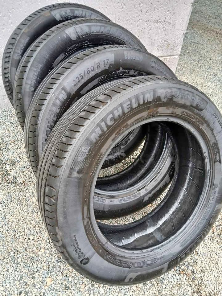 Four Michelin 225/60 R17 Tyres in a Stack - Private Seller Four Michelin 225/60 R17 Tyres in a Stack - Private Seller