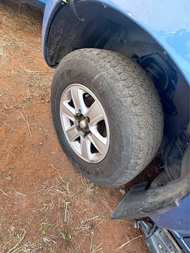 Isuzu kb280 mags and tyres - Private Seller