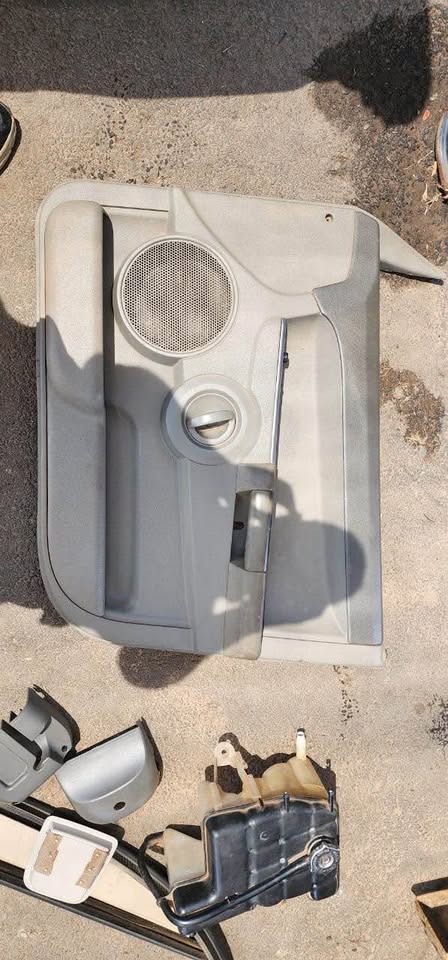 Jeep Commander 3.0 Door panels For Sale Call or WhatsApp - Private Seller