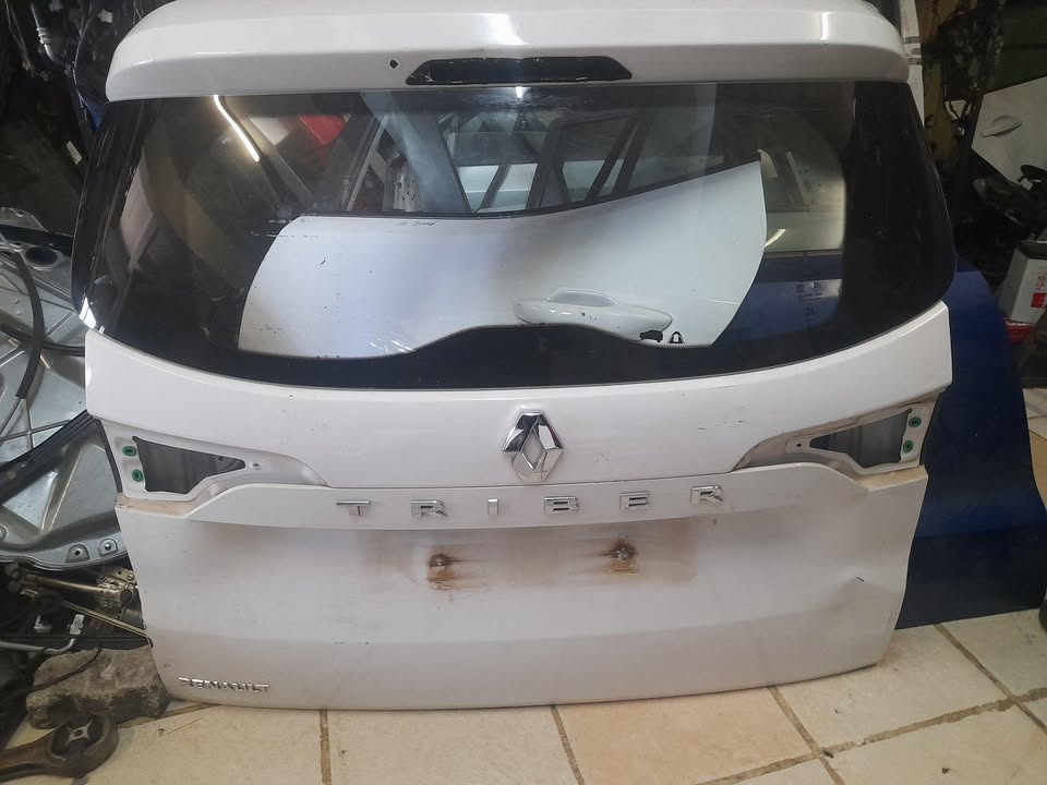 RENAULT TRIBER TAILGATE AVAILABLE - Private Seller RENAULT TRIBER TAILGATE AVAILABLE - Private Seller