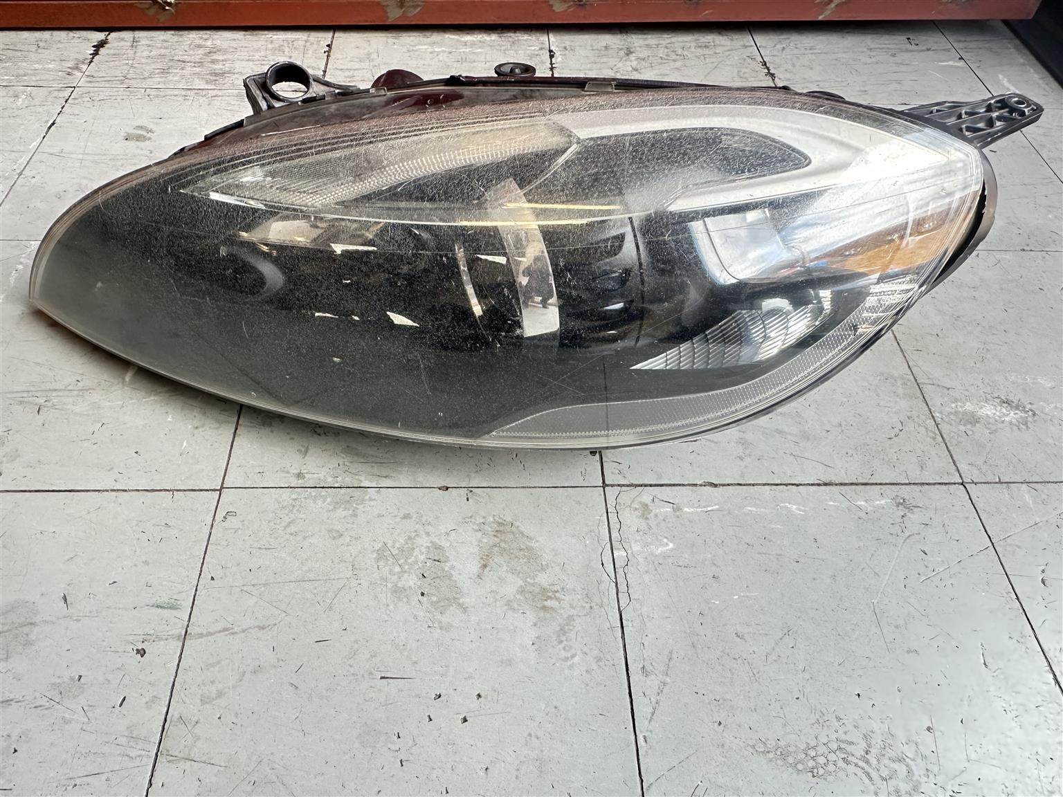 Volvo V40 Zenon Headlight - Private Seller Volvo V40 Zenon Headlight - Private Seller