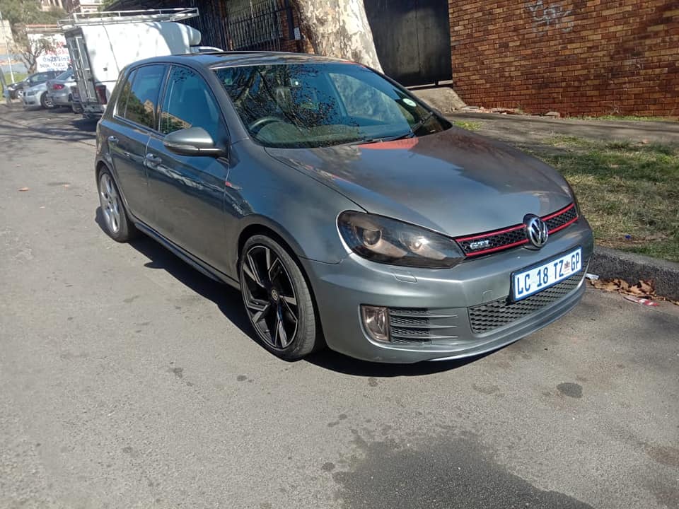 2012 Volkswagen Golf 6 2.0 GTI DSG Sunroof Automatic and leather seat