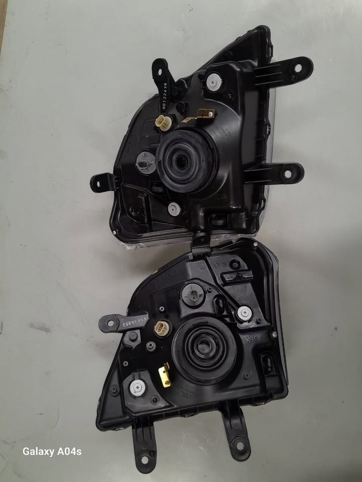 ISUZU KB BOTH FRONT HEADLIGHT 2010 MODEL FOR SALE - Private Seller ISUZU KB BOTH FRONT HEADLIGHT 2010 MODEL FOR SALE - Private Seller