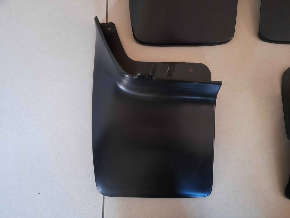 NISSAN HARDBODY NP300 LWB BRAND NEW 4x2 MUD FLAPS SET FORSALE - Private Seller