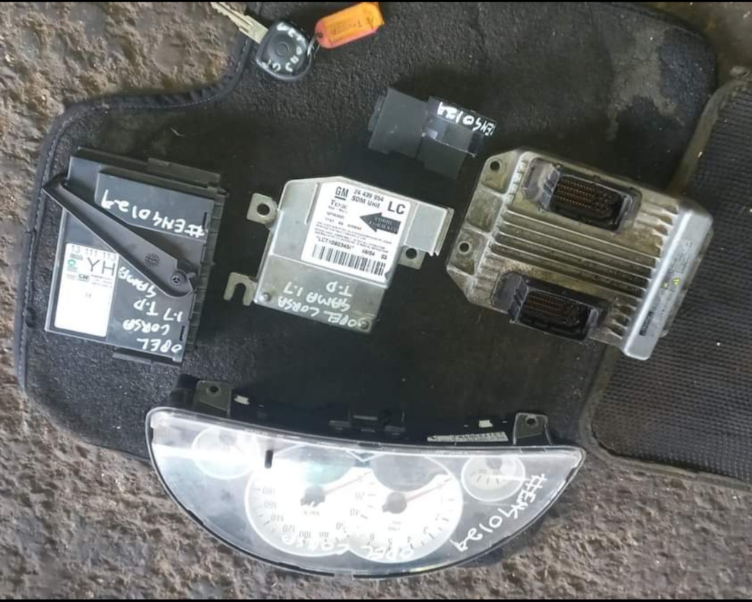 Lockset Opel corsa gamma hatch back 2005 1.7 t.d.i Lockset Opel corsa gamma hatch back 2005 1.7 t.d.i