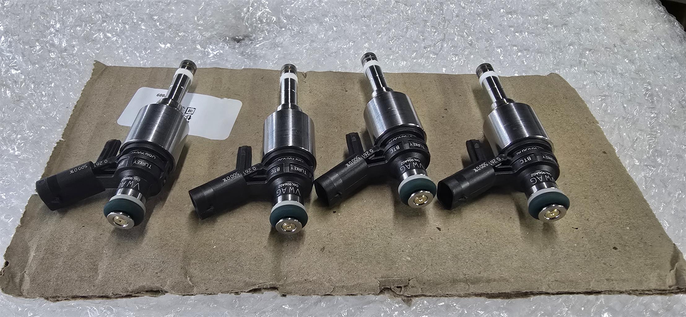 New stock arrivals  Fuel injectors 2.0 tfsi Oem 06g906036af - Private Seller