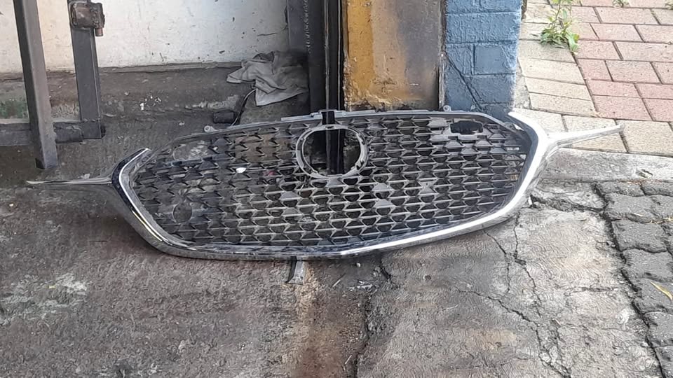 MAZDA CX5 GRILL - Private Seller MAZDA CX5 GRILL - Private Seller