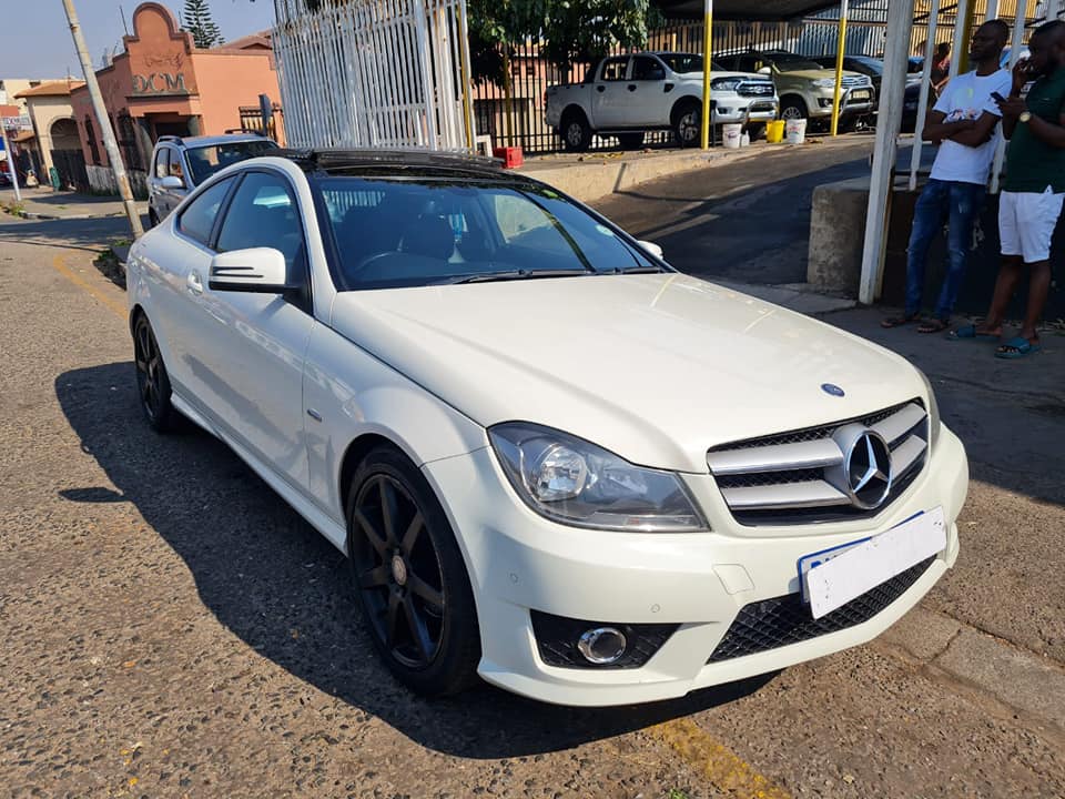 2012 Mercedes Benz C250 CDI Automatic Coup leather seat and sunroof
