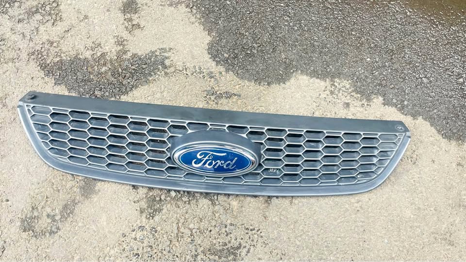 Ford Fiesta grill - Private Seller Ford Fiesta grill - Private Seller