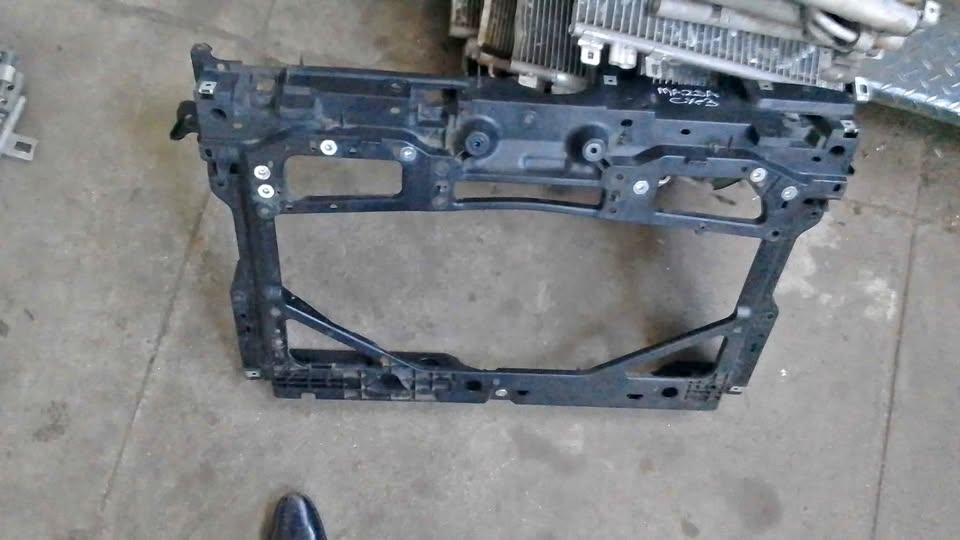 MAZDA cx3 cradle - Private Seller MAZDA cx3 cradle - Private Seller