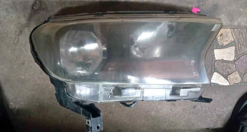 Ford Ranger T7 2018 rhs headlight selling - Private Seller Ford Ranger T7 2018 rhs headlight selling - Private Seller
