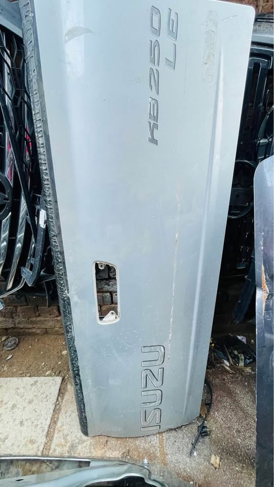 Isuzu KB250 tailgate - Private Seller