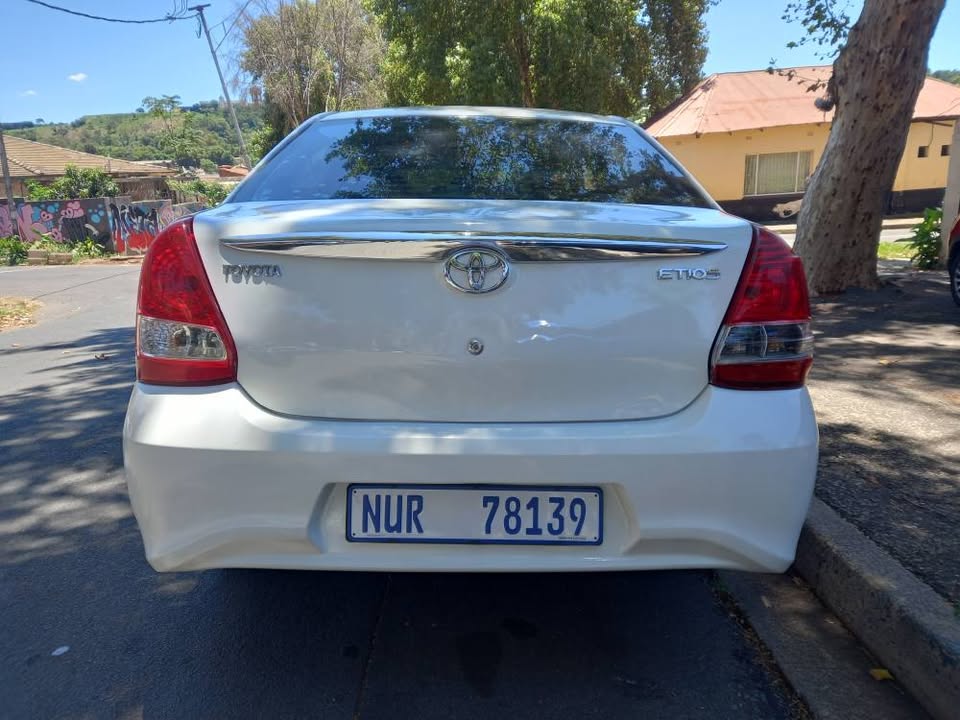 2015 TOYOTA ETIOS SEDAN 1.5 ENGINE PETROL, MANUAL TRANSMISSION, MILEAGE 84000KMS