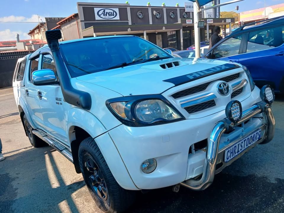 2008 model Toyota Hilux canopy Doubel 4x4 Manuel Transmission petrol 3.0 engine capacity