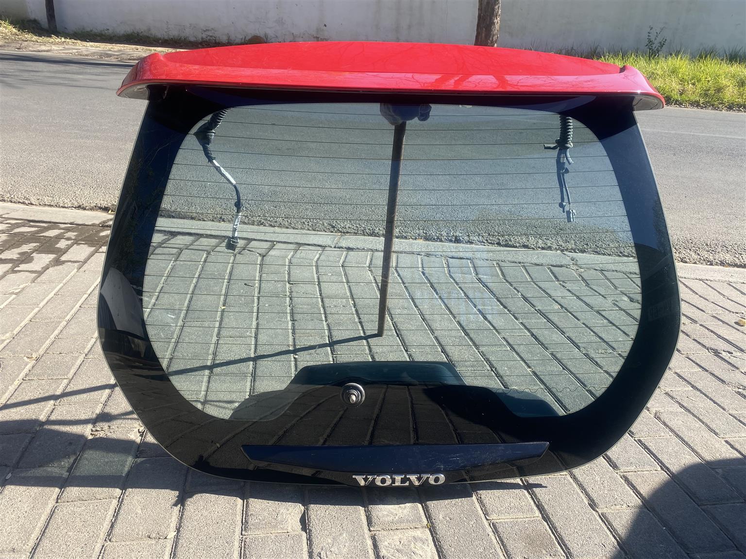 2013 VOLVO C30 COMPLETE TAILGATE FOR SALE. IN PRISTINE CONDITION