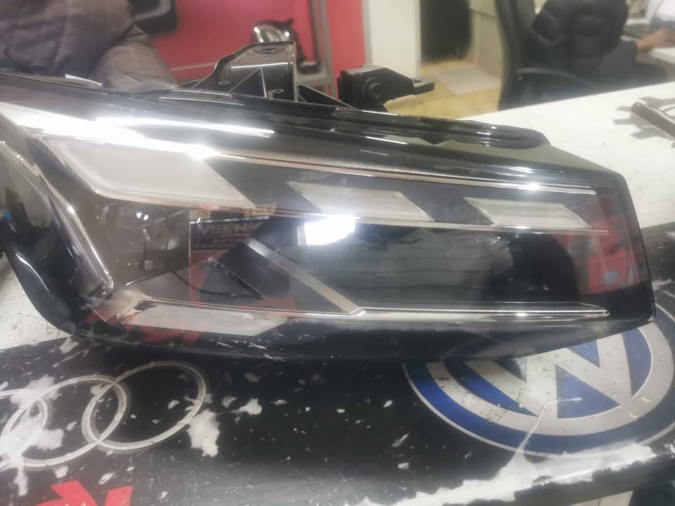 Audi Q2 right headlight - Private Seller Audi Q2 right headlight - Private Seller