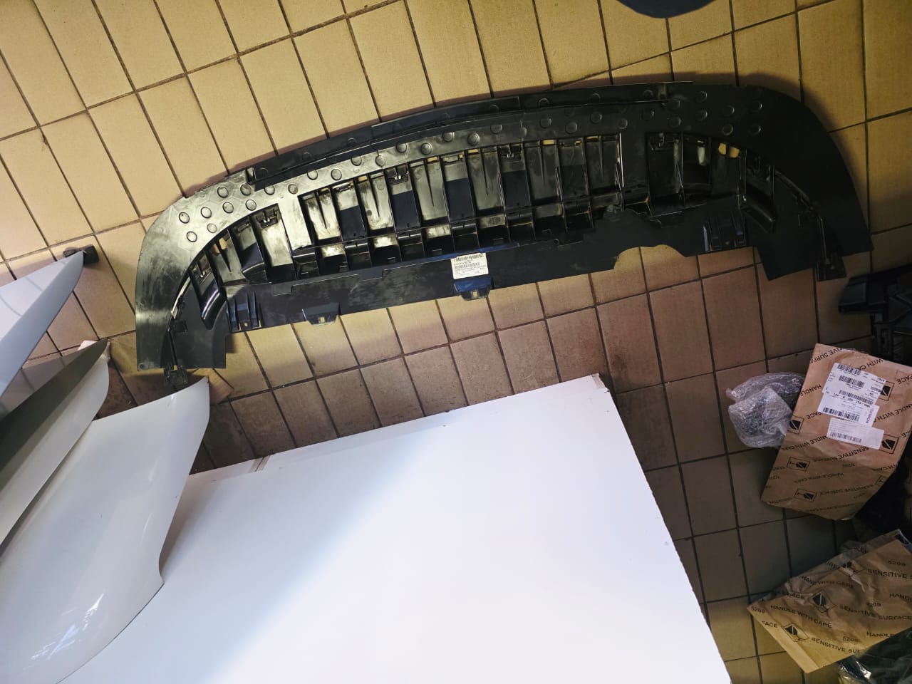 2021 MERCEDES-BENZ V CLASS W447 SPLASH TRAY FOR SALE - Private Seller