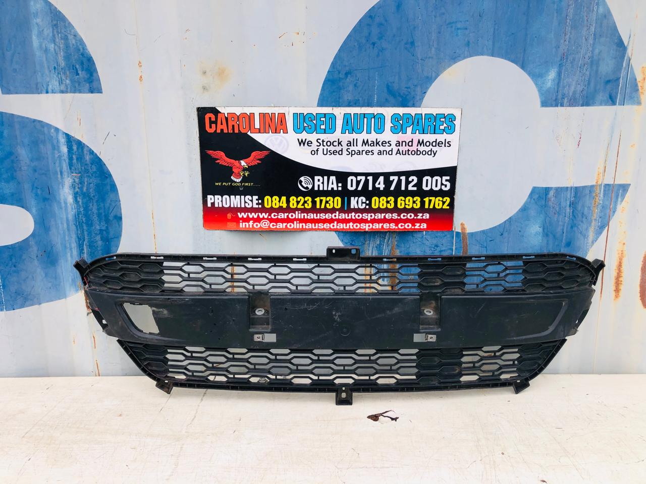 Mahindra KUV100 radiator grill (black) - Private Seller Mahindra KUV100 radiator grill (black) - Private Seller