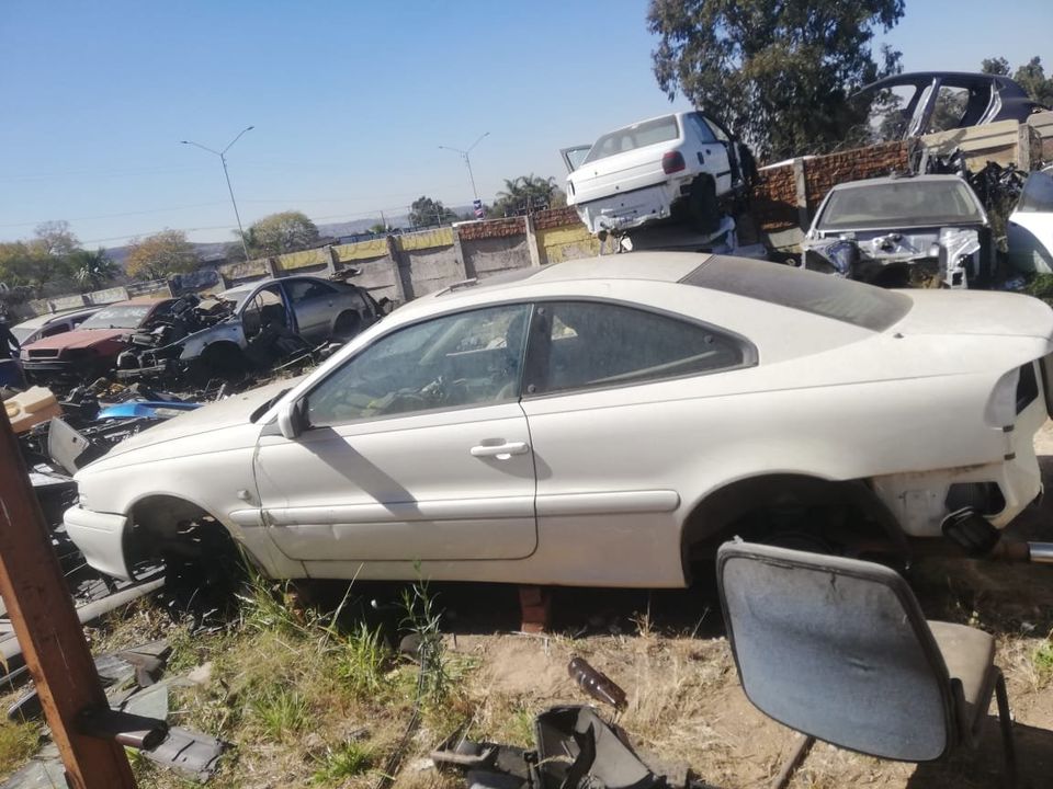 Volvo C70 T5 2.5l Automatic Stripping For Spares !  Delivery Countrywide - Private Seller
