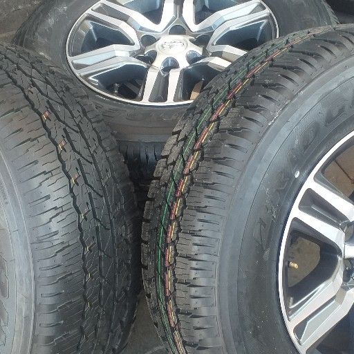Toyota rim and tyres