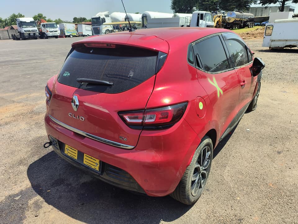 Renault Clio 4 Stipping for Spares. - Private Seller