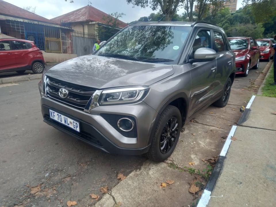 2021 Toyota Urban Cruser Grey.1.5 petrol, Spere key, Service book, Leather seat
