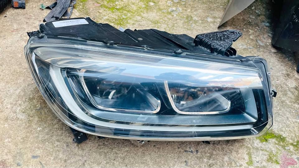 Toyota Urban Cruiser headlight - Private Seller Toyota Urban Cruiser headlight - Private Seller