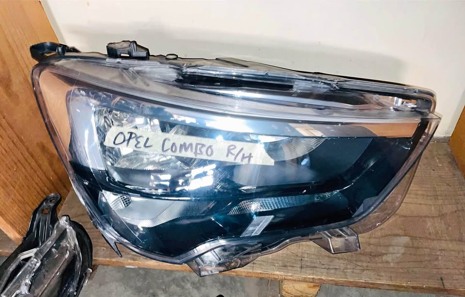 Opel Combo headlight - Private Seller Opel Combo headlight - Private Seller