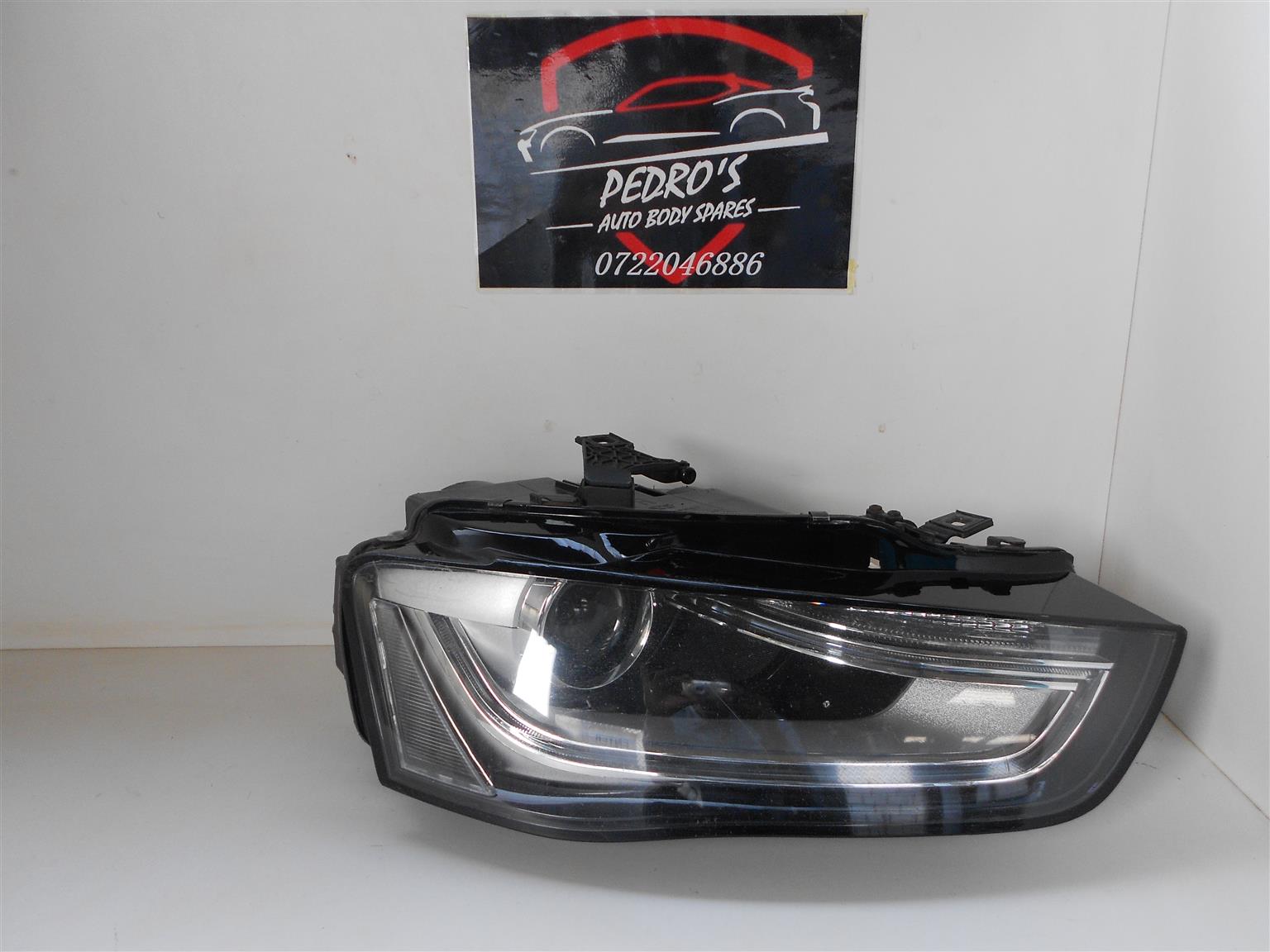 Audi A4 xenon facelift Headlight - Private Seller Audi A4 xenon facelift Headlight - Private Seller