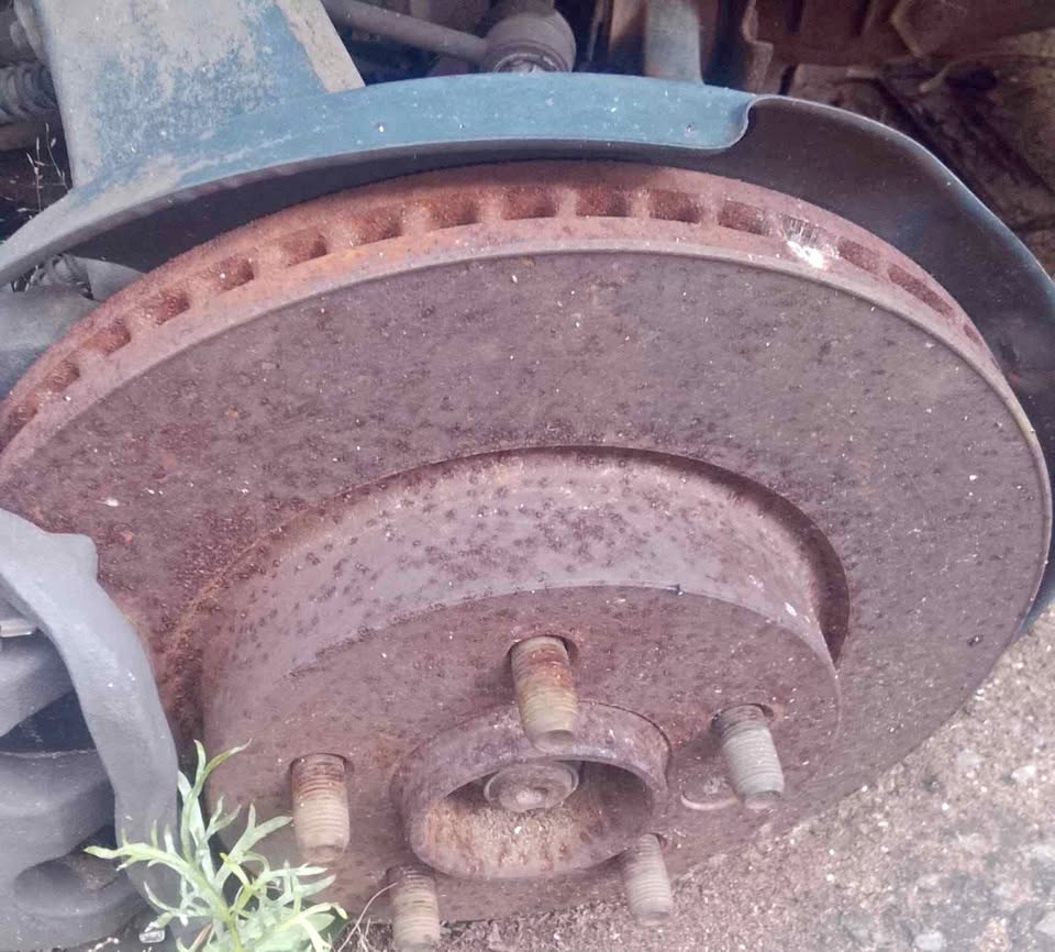 Land Rover Discovery 3 right front brake disc - Private Seller Land Rover Discovery 3 right front brake disc - Private Seller