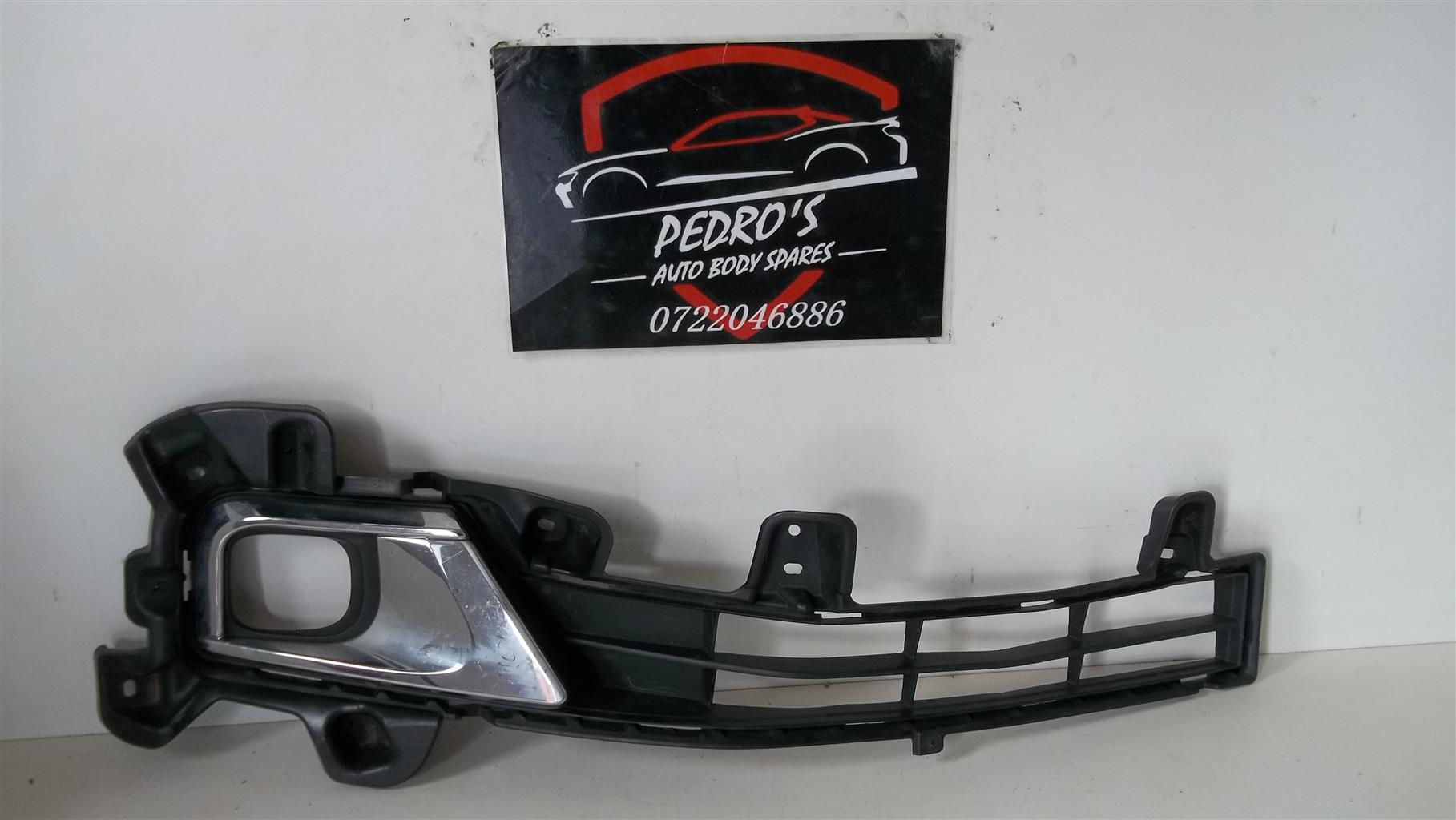 Toyota Landcruiser '15-'18 fog light assembly - Private Seller Toyota Landcruiser '15-'18 fog light assembly - Private Seller