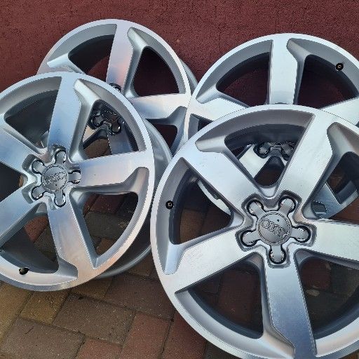 AUDI Q5 OEM 19INCH MAGS - Private Seller AUDI Q5 OEM 19INCH MAGS - Private Seller